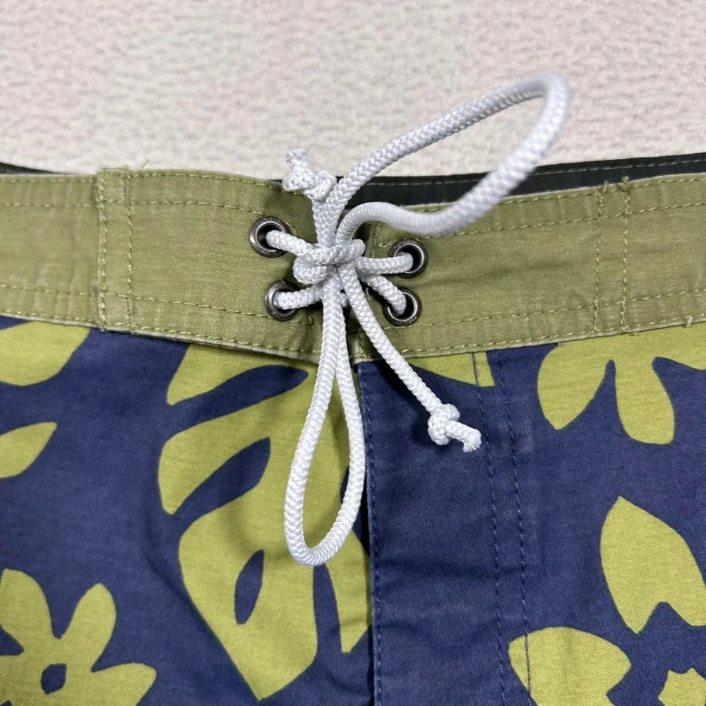 Kanvas by Katin Board Shorts Mens 32 Navy Blue Green Floral Tropical Heritage